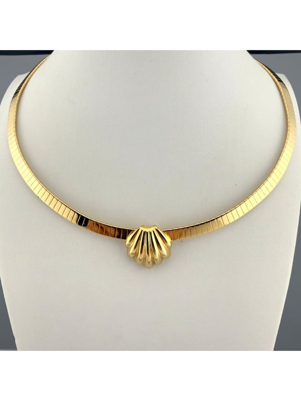 Vintage Gold Tone Omega Necklace Choker Sea Shell Pendant 16"